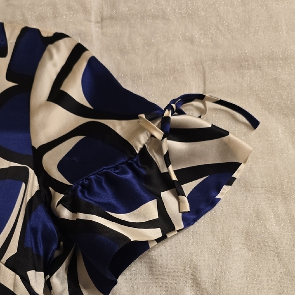 Peter Nygard Silk Blue and White Abstract Midi Dress - Picture 7 of 14